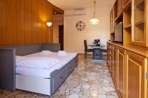 Un pat sau paturi într-o cameră la L'Antico Casolare - Vicino M3 e Fondazione Prada