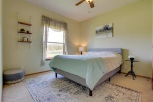1 dormitorio con cama y ventana en Spacious Canyon Ferry Lake House with Bar and Views! en Helena