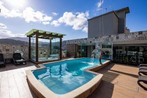 a pool on the roof of a house at Nilmare Apartamentos e Suites para suas Férias in Itapema