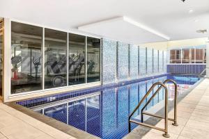 Πισίνα στο ή κοντά στο Waterfront Resort-Style Living at Glenelg Beach