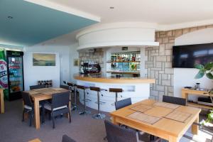 a restaurant with tables and chairs and a bar at Apartments Amina in Ulcinj