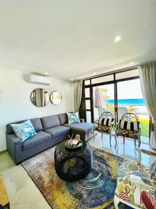 Χώρος καθιστικού στο Simla Luxury Apartments 9
