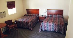 Ліжко або ліжка в номері Potsdam Inn
