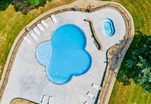 an overhead view of a swimming pool in a park at Gorgeous Lake Cabin Hot Tub in Branson