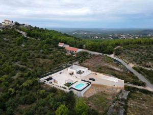 Loftmynd af Family friendly house with a swimming pool Sibenik - 21484