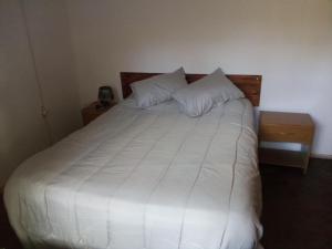 Ліжко або ліжка в номері Apto. a dos cuadras del mar