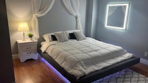 Una cama o camas en una habitación de Beautiful house , 5 Rooms and Pool
