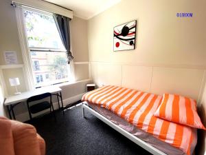 Llit o llits en una habitació de 215 Edinburgh Castle