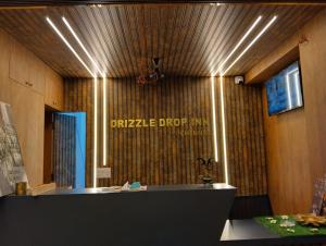 Zona de hol sau recepție la DrizzleDrop Inn Chennai
