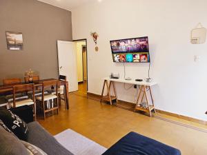 TV a/nebo společenská místnost v ubytování LitStay Paso de los Andes PB