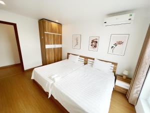 Giường trong phòng chung tại HaLong Luxury Apartment