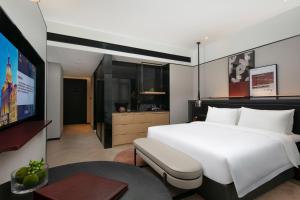 Giường trong phòng chung tại Park Plaza Wenzhou