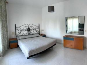 Llit o llits en una habitació de Casa Sant Pere Pescador, 3 dormitorios, 6 personas - ES-89-89