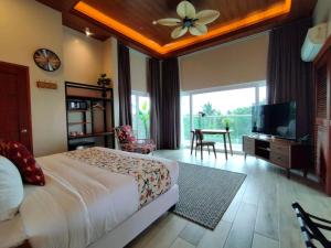 TV a/nebo společenská místnost v ubytování Hotel Kimberly Tagaytay
