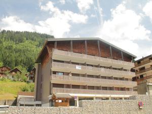 a building with balconies on the side of it at Studio Châtel, 1 pièce, 4 personnes - FR-1-200-380 in Châtel
