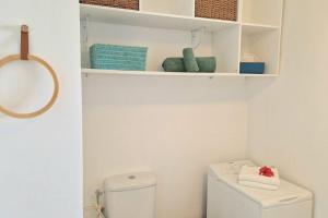 Gambar di galeri bagi Vue imprenable sur le lagon et accès plage Le Touloublue di Sainte-Anne