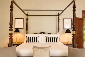 A bed or beds in a room at Uga Riva - Negombo