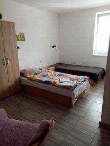 Posteľ alebo postele v izbe v ubytovaní Ivachnová 84
