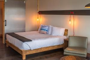 Postel nebo postele na pokoji v ubytování Ashore Hotel + 37 fotografií