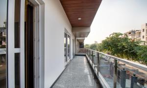 Balkón nebo terasa v ubytování Treebo La Mirage Suite