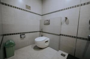 Bagno di Hotel Devaragam by K P Namboodiri's