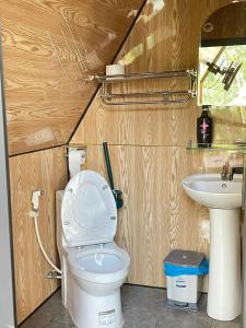 Koupelna v ubytování Bảo Lan Homestay