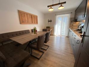 Kuchyňa alebo kuchynka v ubytovaní Haus Alpenblick Mölltal