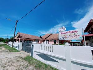 a white fence in front of a hello kitty restaurant at Roomstay HELLOKITTY HOUSE in Kuala Terengganu