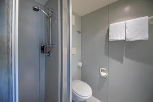Koupelna v ubytování Roomingtons Lüneburger Heide