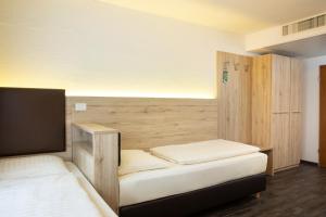 Postel nebo postele na pokoji v ubytování Roomingtons Lüneburger Heide