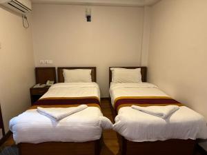 Katil atau katil-katil dalam bilik di Hotel Everest Nepal