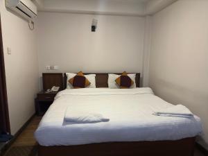 Katil atau katil-katil dalam bilik di Hotel Everest Nepal