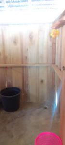 Ένα μπάνιο στο MANDAROU HOMESTAY RAJA AMPAT