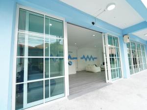 a building with sliding glass doors in a building at RoomQuest North Pattaya Light Collection in Pattaya North