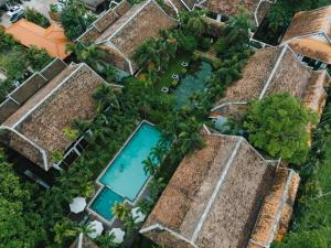 an overhead view of a resort swimming pool with trees at Green Park Boutique Hotel in Vientiane
