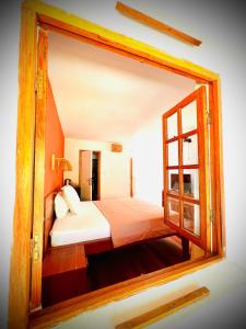 Ein Bett oder Betten in einem Zimmer der Unterkunft L'Ylang Ylang Auberge d'AMBATOLOAKA