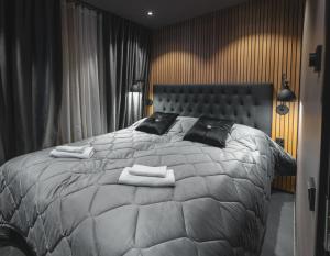 Postel nebo postele na pokoji v ubytování Royal Roi Luxury Suites