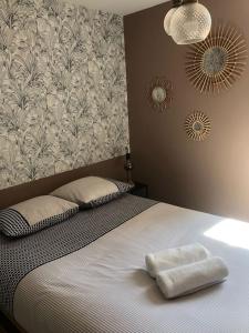 a bedroom with a bed with a white towel on it at Appartement Vignes Vienne nord in Vienne