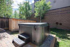 Fotografie z fotogalerie ubytování Fifth Avenue Retreat: Dog Friendly Frisco Townhome v destinaci Frisco