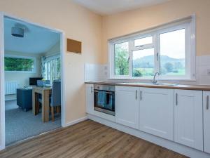 Kuchyň nebo kuchyňský kout v ubytování Bridgend Chalet on Reelig Estate + 9 fotografií