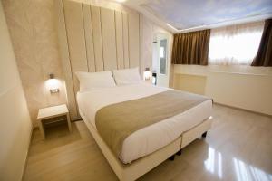 Hotel Maximus客房内的一张或多张床位