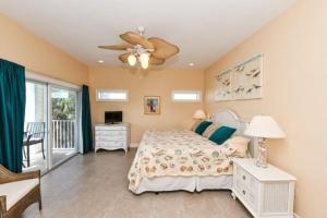 a bedroom with a bed and a ceiling fan at 102 6Th St S-Downstairs Home in Bradenton Beach
