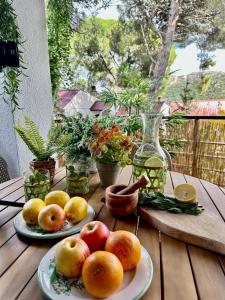 a wooden table with two plates of fruit on it at Costa De Madrid-San Martin de Valdeiglecias in San Martín de Valdeiglesias