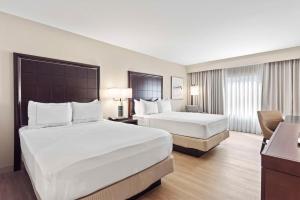 Postel nebo postele na pokoji v ubytování DoubleTree by Hilton Columbus