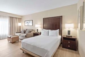 Postel nebo postele na pokoji v ubytování DoubleTree by Hilton Columbus