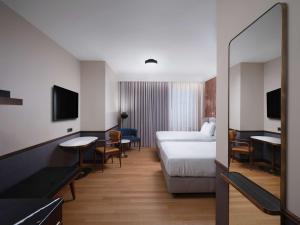 Iceland Parliament Hotel, Curio Collection By Hilton客房内的一张或多张床位