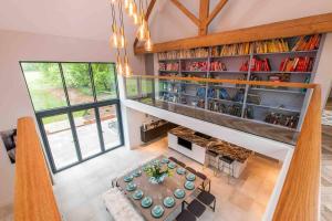 Η βιβλιοθήκη της παραθεριστικής κατοικίας