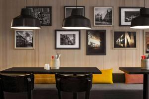 Zona de estar de Vienna House Easy by Wyndham Bremen City Apartments