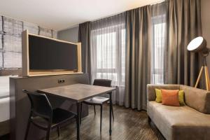 Zona de estar de Vienna House Easy by Wyndham Bremen City Apartments