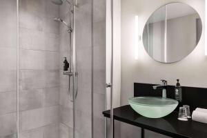Un baño de Vienna House Easy by Wyndham Bremen City Apartments